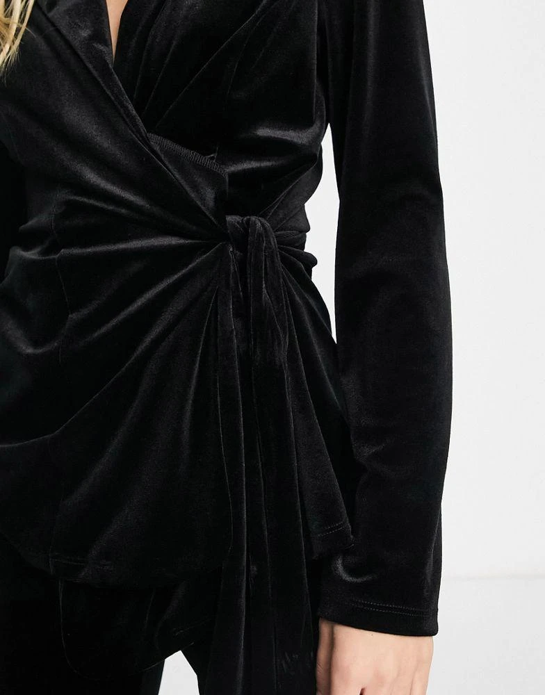 商品ASOS|ASOS DESIGN velvet suit blazer with side wrap belt in black,价格¥432,第4张图片详细描述