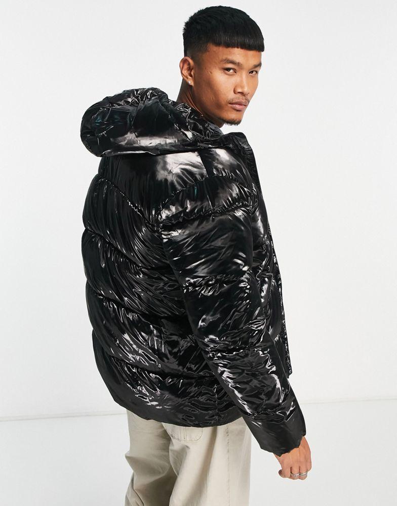 商品Calvin Klein|Calvin Klein Jeans badge logo high shine oversized puffer jacket in black,价格¥2498,第4张图片详细描述
