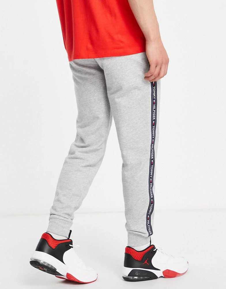 商品Tommy Hilfiger|Tommy Hilfiger authentic cuffed lounge joggers side logo taping in grey marl,价格¥675,第3张图片详细描述