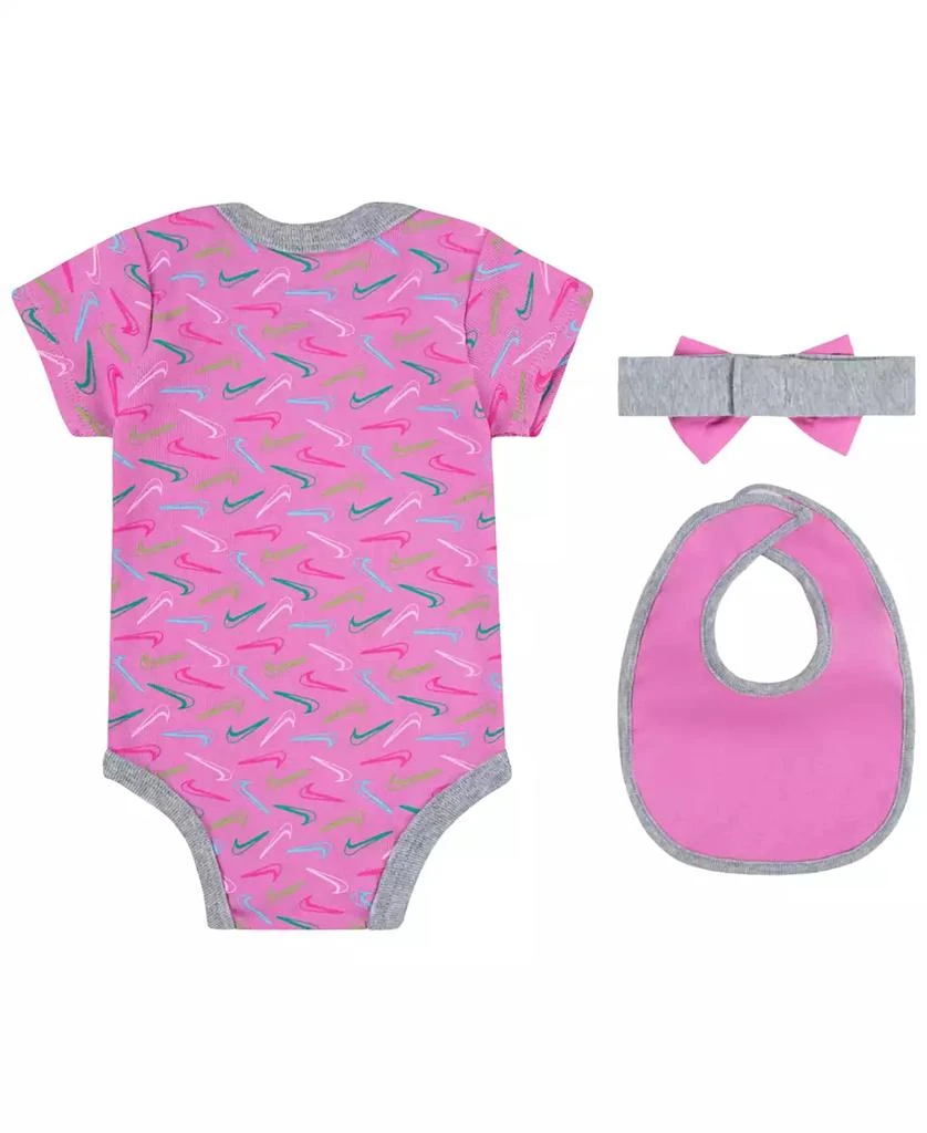 商品NIKE|Newborn Girls Printed Bodysuit, Headband and Bib Set,价格¥198,第2张图片详细描述