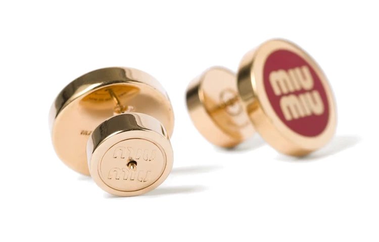 商品[国内直发] Miu Miu|缪缪 品牌徽标 金属 耳钉 女款 红色,价格¥3979,第5张图片详细描述