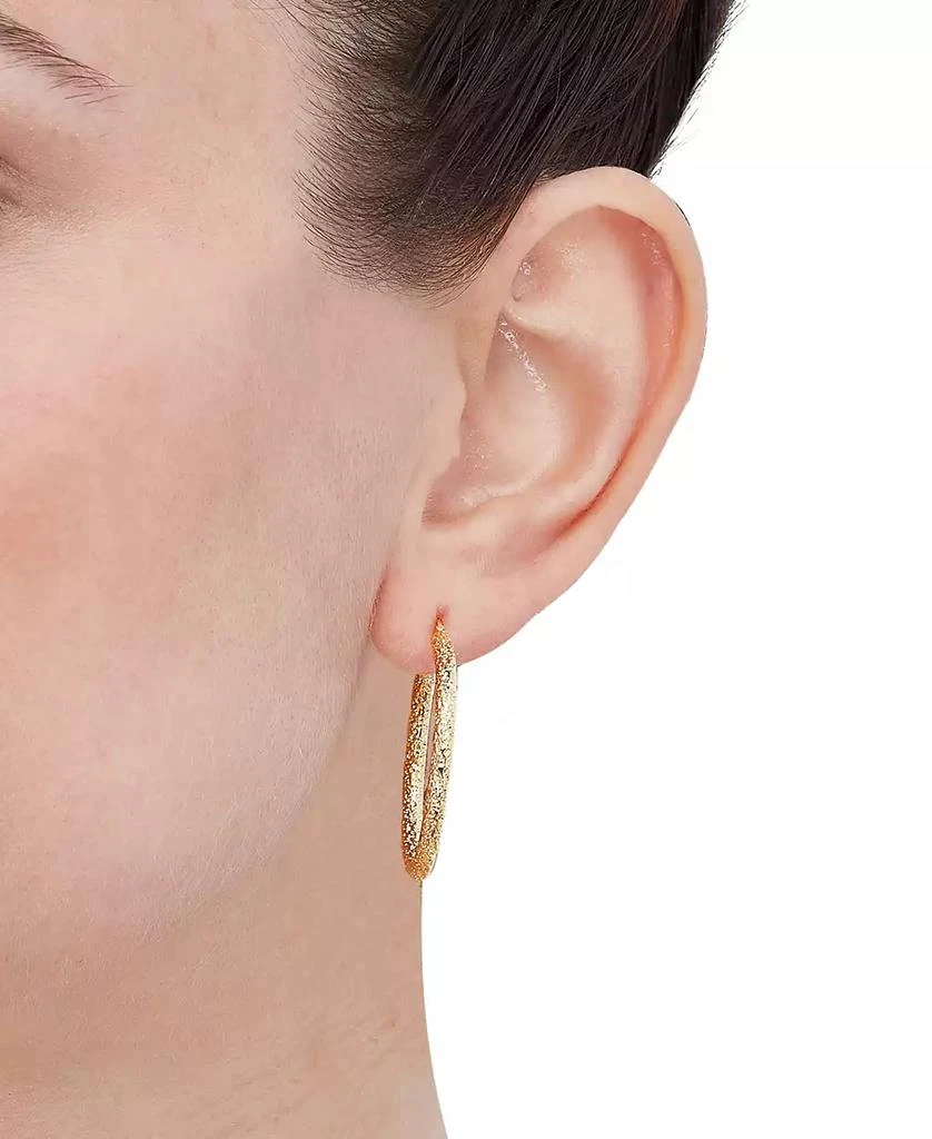 商品Italian Gold|Textured Tube Medium Hoop Earrings in 10k Gold, 1-1/8",价格¥3141,第2张图片详细描述