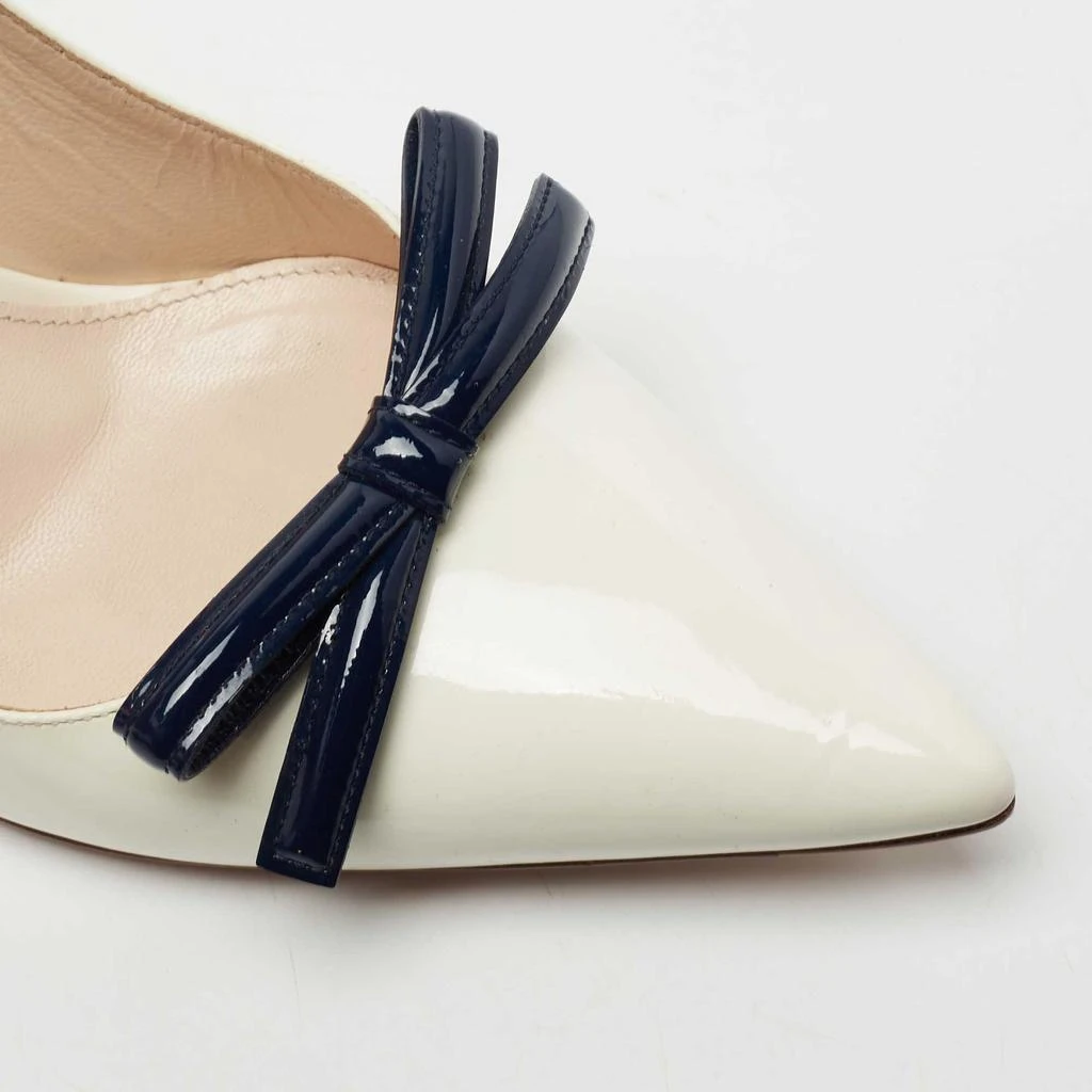 Prada Off-White/Navy Blue Patent Leather Bow Pointed Toe Pumps Size 37 商品