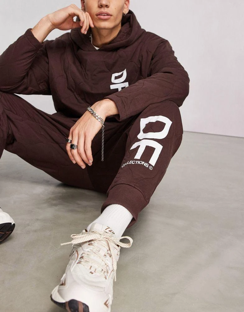 商品ASOS|ASOS Dark Future co-ord relaxed joggers with onion quilting and logo print in brown,价格¥167,第3张图片详细描述