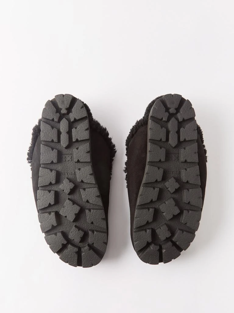 商品Prada|Triangle logo-plaque shearling-lined suede mules,价格¥8723,第4张图片详细描述