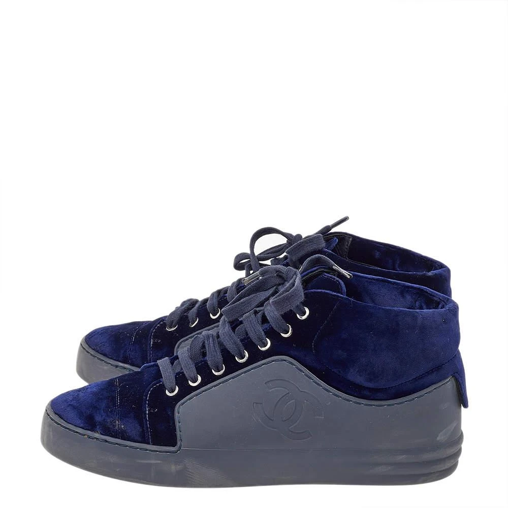 商品[二手商品] Chanel|Chanel Navy Blue Velvet And Rubber CC High Top Sneakers Size 37.5,价格¥2095,第4张图片详细描述