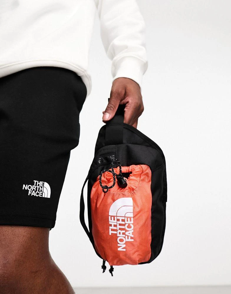 商品The North Face|The North Face Bozer III bum bag in orange and black,价格¥250,第2张图片详细描述