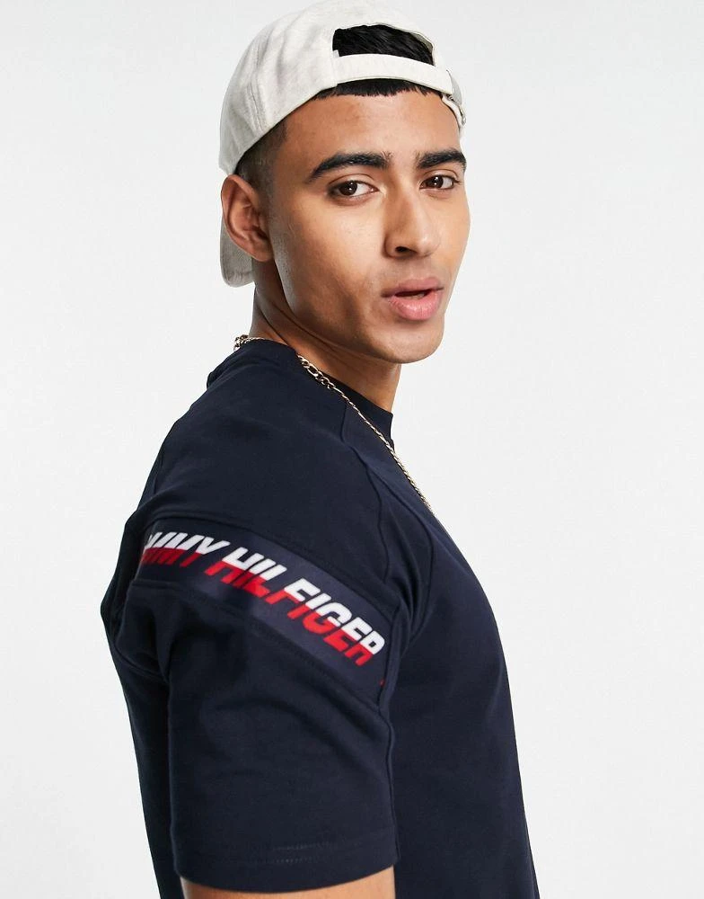 商品Tommy Hilfiger|Tommy Hilfiger Performance icon logo & taping t-shirt in navy,价格¥434,第3张图片详细描述