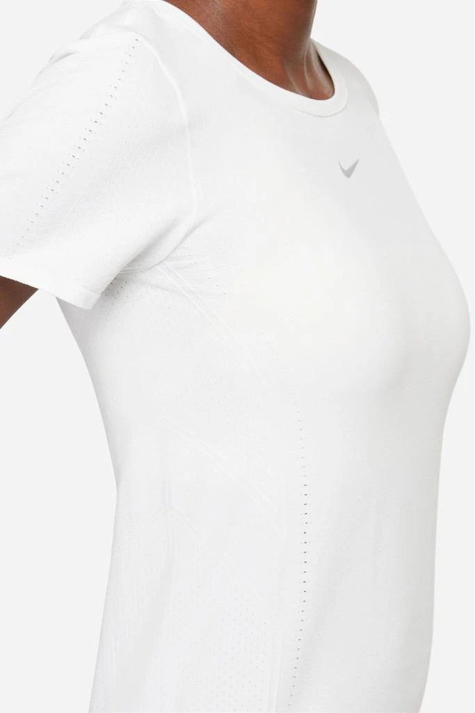 商品NIKE|Dri-FIT ADV Aura Short-Sleeve Top - White,价格¥556,第4张图片详细描述