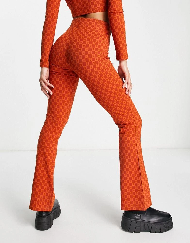 商品Fila|Fila retro flare trousers in orange,价格¥138,第2张图片详细描述