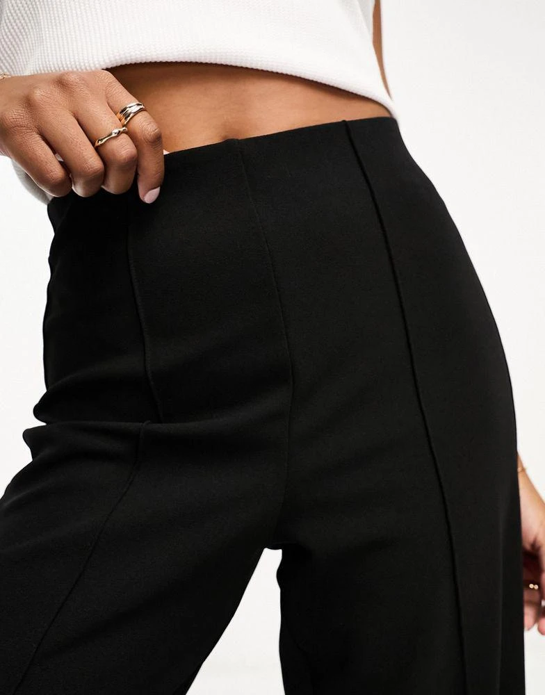 商品Vero Moda Petite|Vero Moda Petite pin tuck wide leg trouser in black,价格¥332,第4张图片详细描述