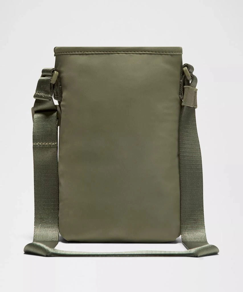 Water Bottle Crossbody with Front Pocket 2L 商品