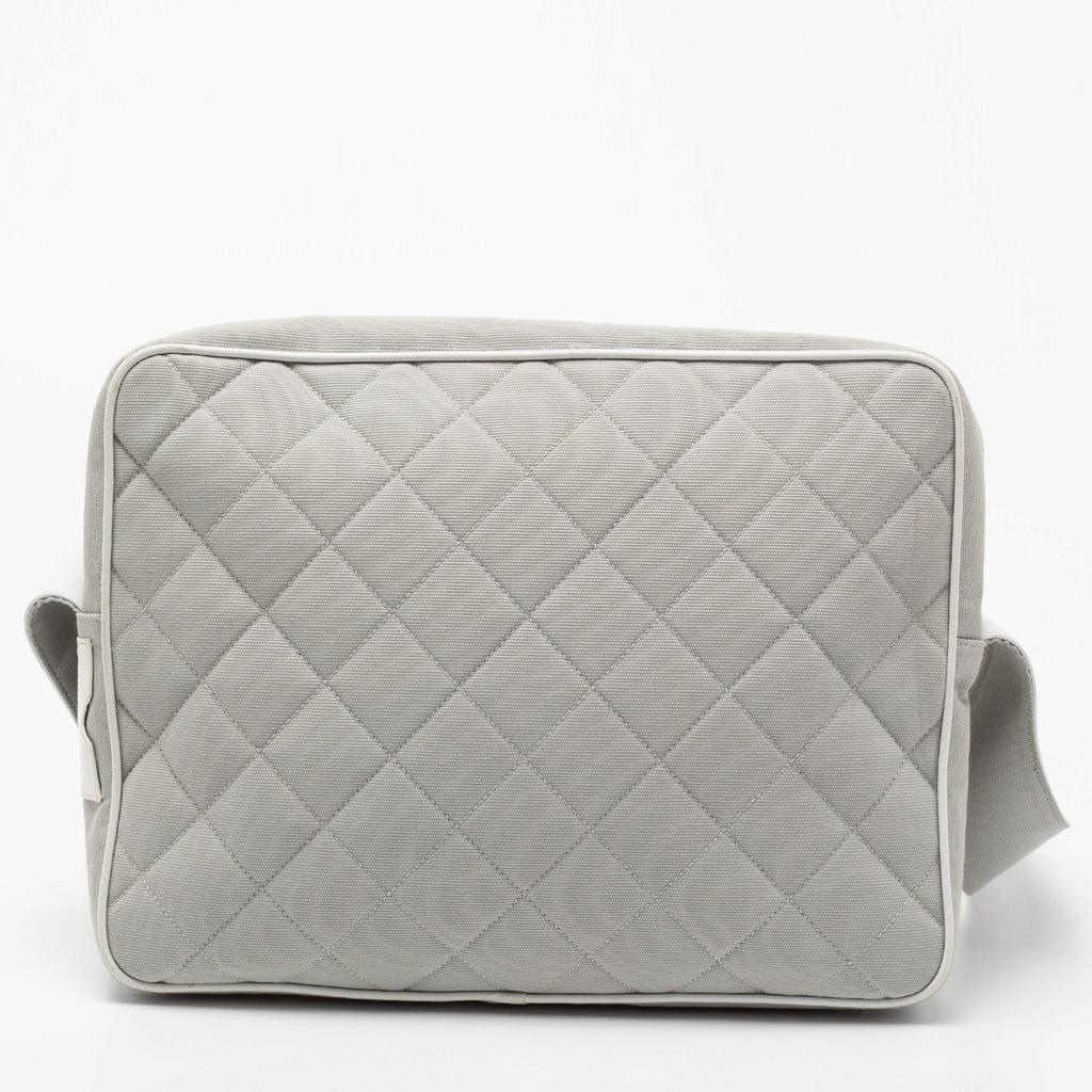 Chanel Light Grey/White Quilted Canvas and Leather Messenger Bag商品第4张图片规格展示