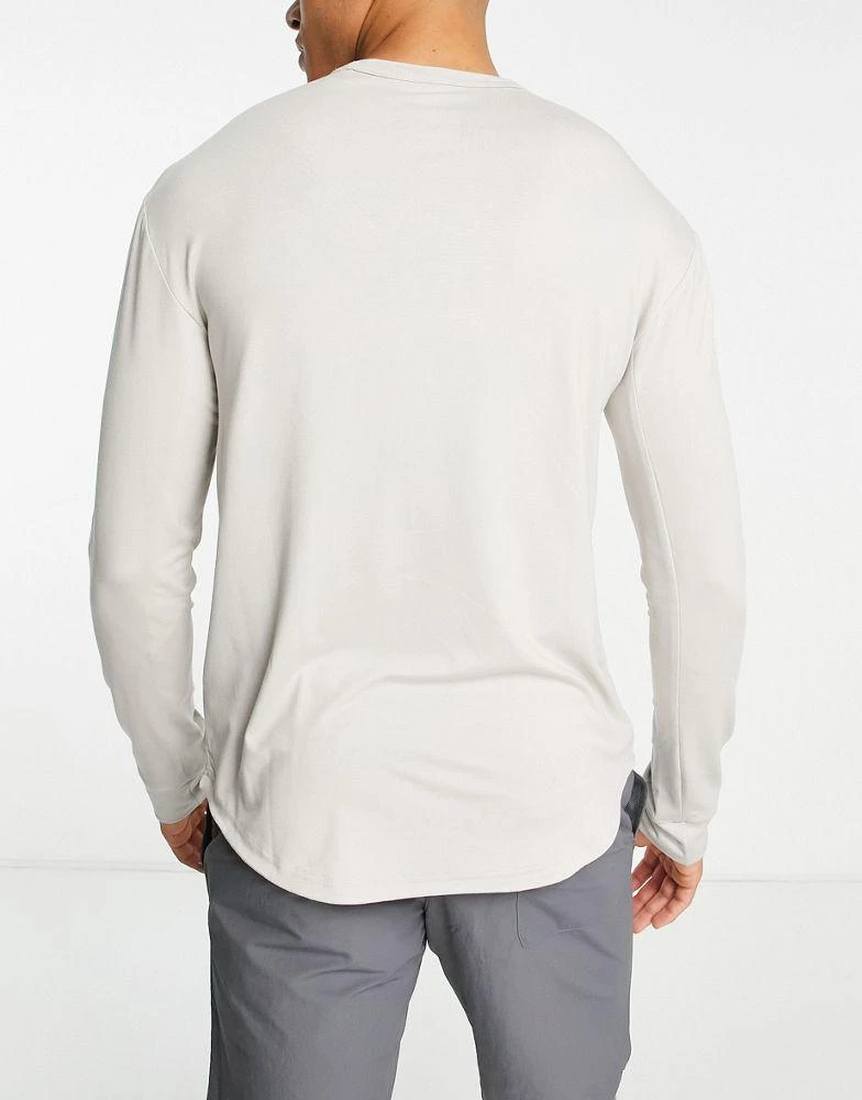 商品Reebok|Reebok Training Dreamblend long sleeve t-shirt in cream,价格¥206,第2张图片详细描述