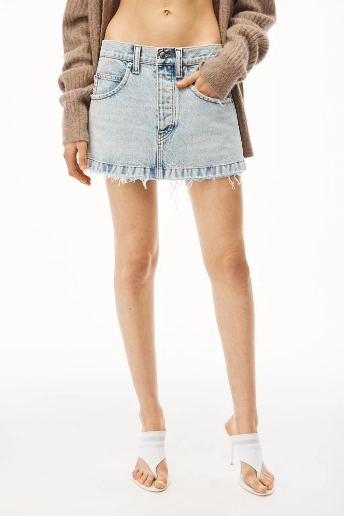 商品Alexander Wang|FRAYED EDGE LOW-RISE MINI SKIRT IN DENIM,价格¥1249,第4张图片详细描述