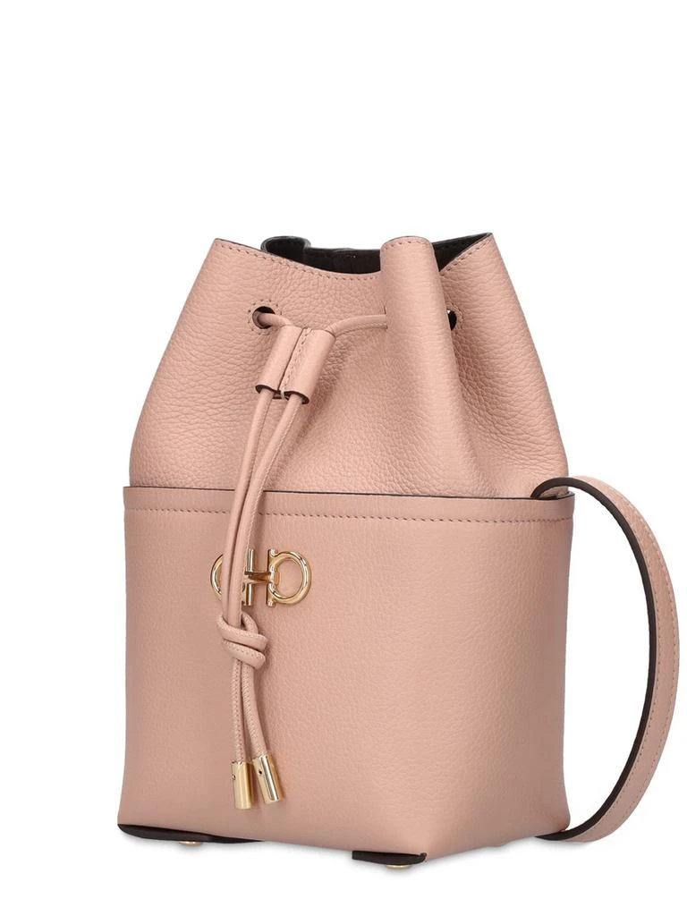 商品Salvatore Ferragamo|Gancino Grain Leather Bucket Bag,价格¥7683,第1张图片详细描述