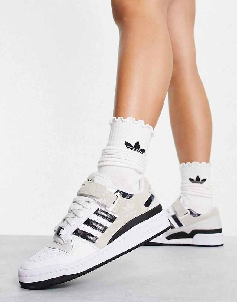 商品Adidas|adidas Originals Forum low trainers in off white with print,价格¥669,第4张图片详细描述