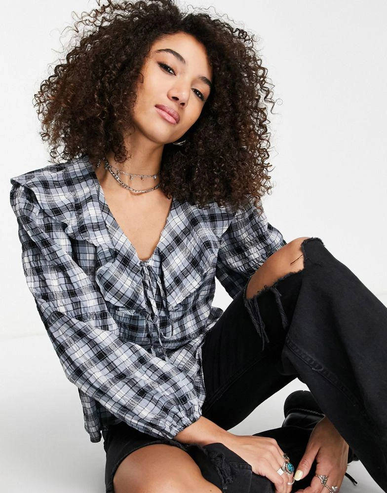 商品Topshop|Topshop ruffle front check shirt in blue,价格¥156,第4张图片详细描述