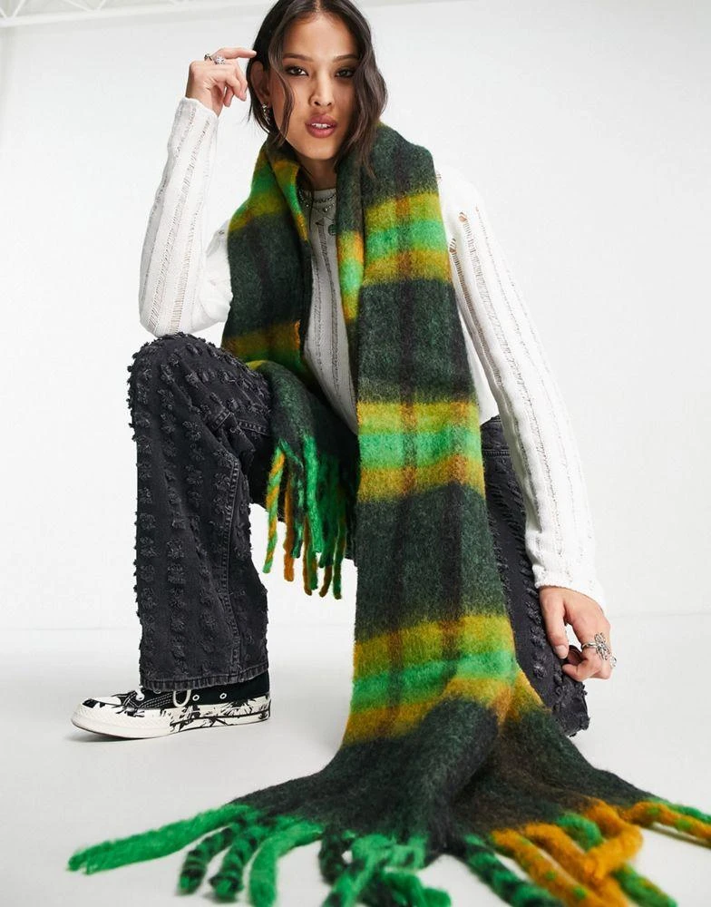 商品ASOS|ASOS DESIGN fluffy wool mix tassel scarf in mustard & green check,价格¥217,第1张图片