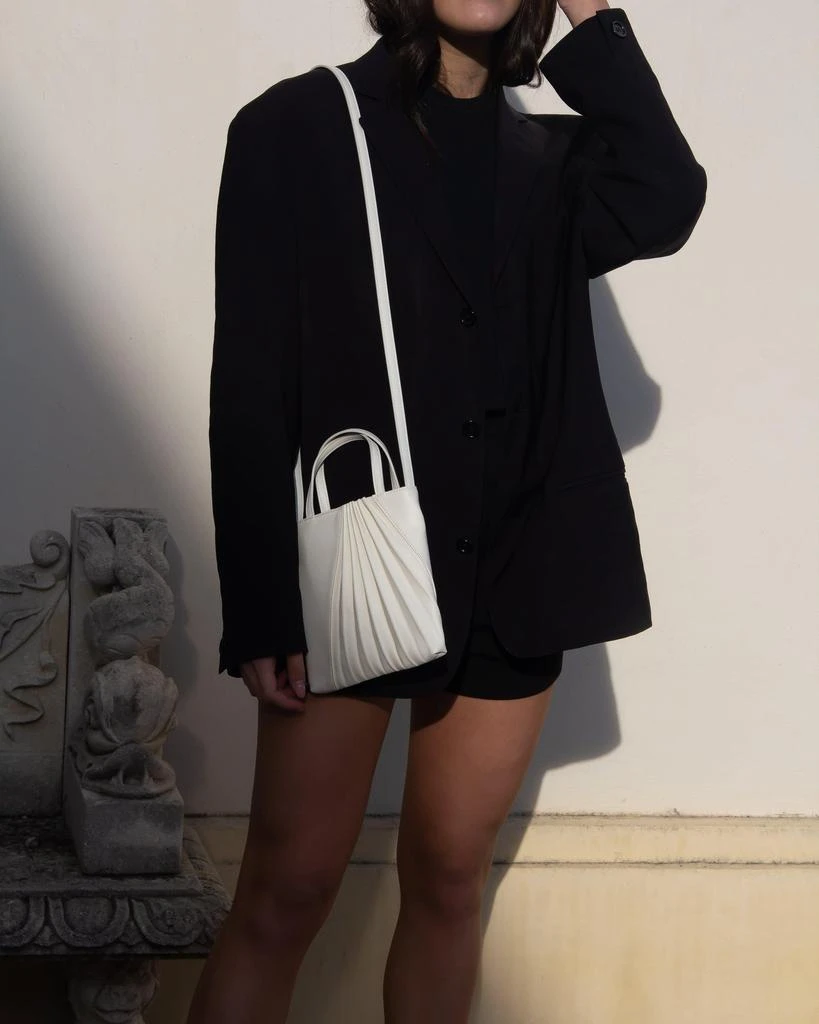 商品Sabrina Zeng|Chiaroscuro Mini Tote Bag Off White,价格¥2886,第1张图片详细描述