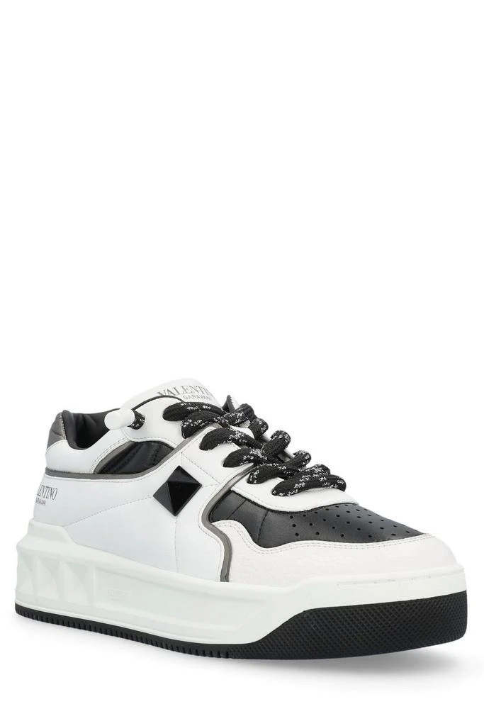 商品Valentino|Valentino Garavani One Stud XL Lace-Up Sneakers,价格¥4546,第2张图片详细描述