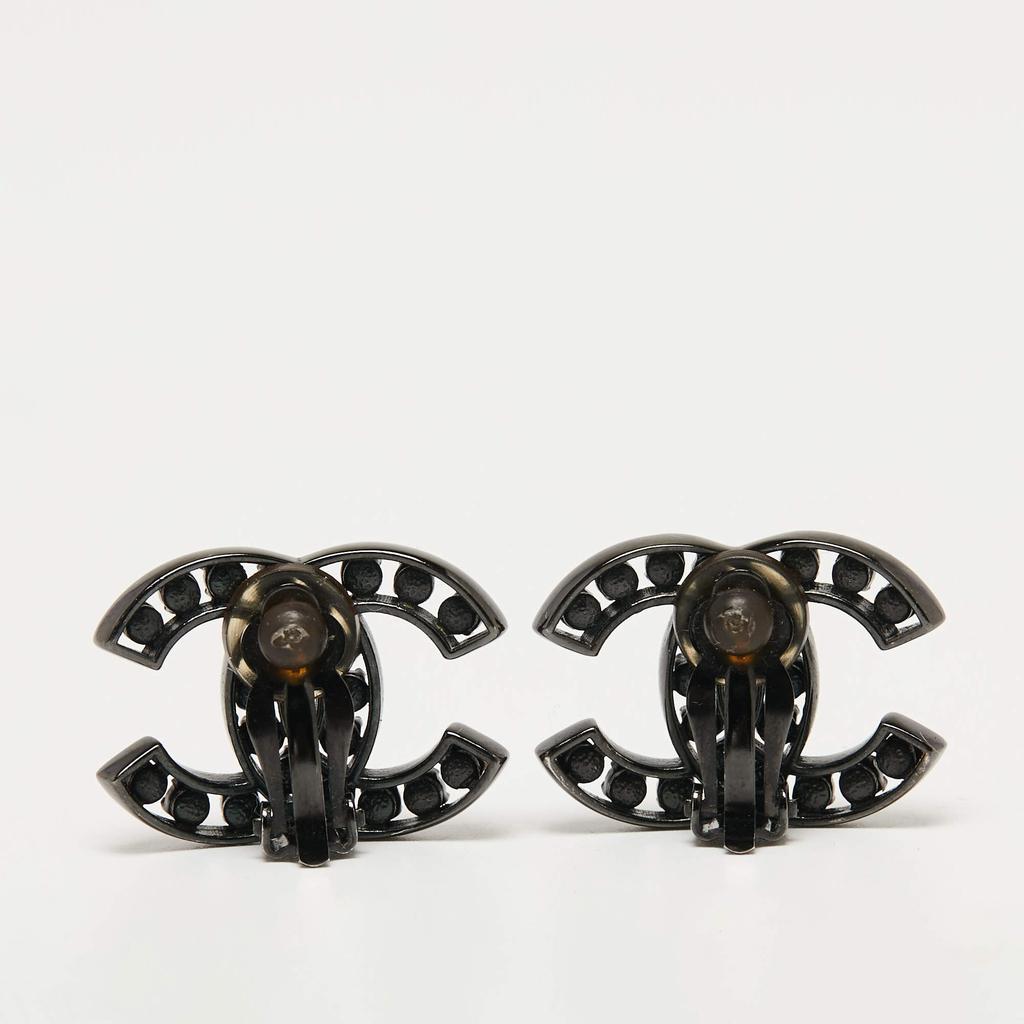 Chanel CC Crystals Gunmetal Tone Clip On Earrings商品第3张图片规格展示
