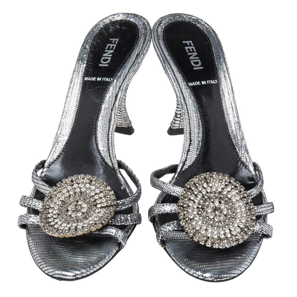 商品[二手商品] Fendi|Fendi Silver Texture Leather Crystal Logo Embellished Sandals Size 36,价格¥1076,第3张图片详细描述