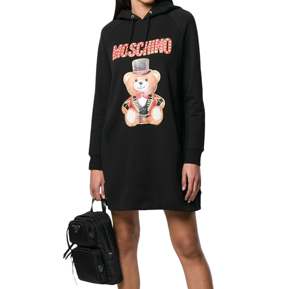 商品Moschino|Moschino 莫斯奇诺 黑色女士卫衣式连衣裙 EV0453-0527-3555,价格¥3379,第1张图片