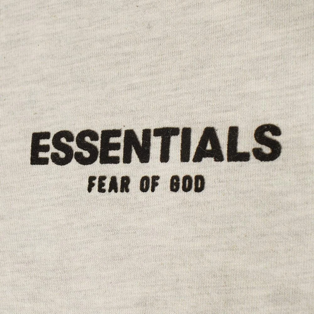 商品Essentials|FEAR OF GOD ESSENTIALS Kids Logo Long Sleeve T-Shirt - Light Oatmeal,价格¥207,第3张图片详细描述