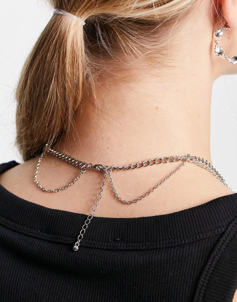 商品Reclaimed Vintage|Reclaimed Vintage tattoo pendant choker with drop details in silver,价格¥98,第4张图片详细描述