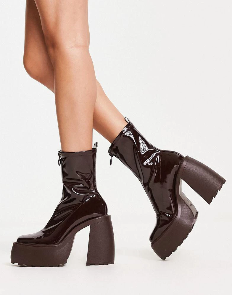 商品Bershka|Bershka chunky sole platform heeled boot in patent brown,价格¥252,第3张图片详细描述