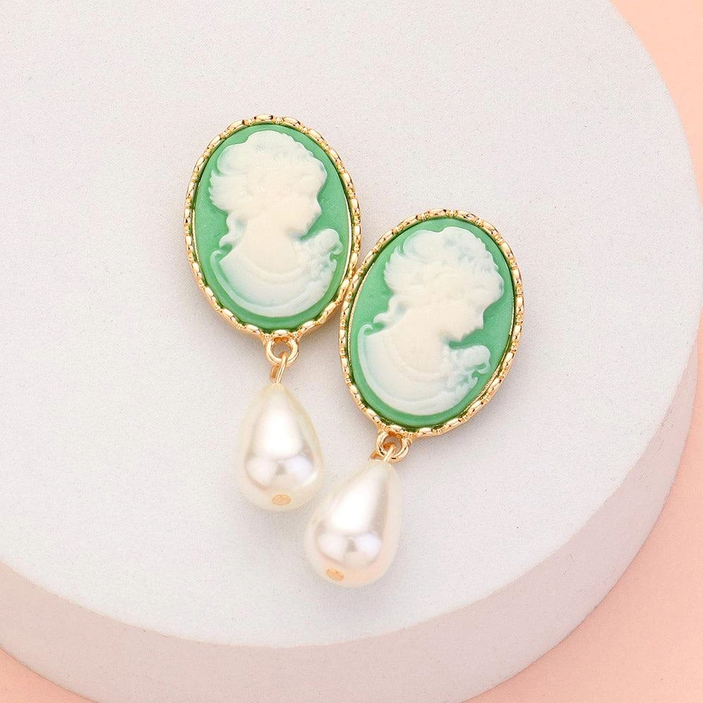 商品FASHNZFAB|Teardrop Pearl Dangle Cameo Earrings - Green,价格¥195,第1张图片详细描述