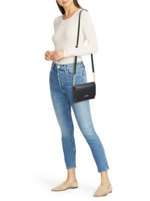 商品Calvin Klein|Leather Crossbody Bag,价格¥597,第4张图片详细描述