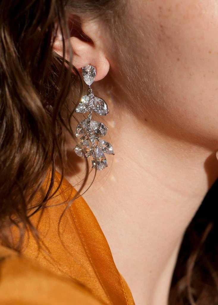 商品APPLES & FIGS|Silver tone cubic zirconia palace of flowers earrings,价格¥2049,第2张图片详细描述