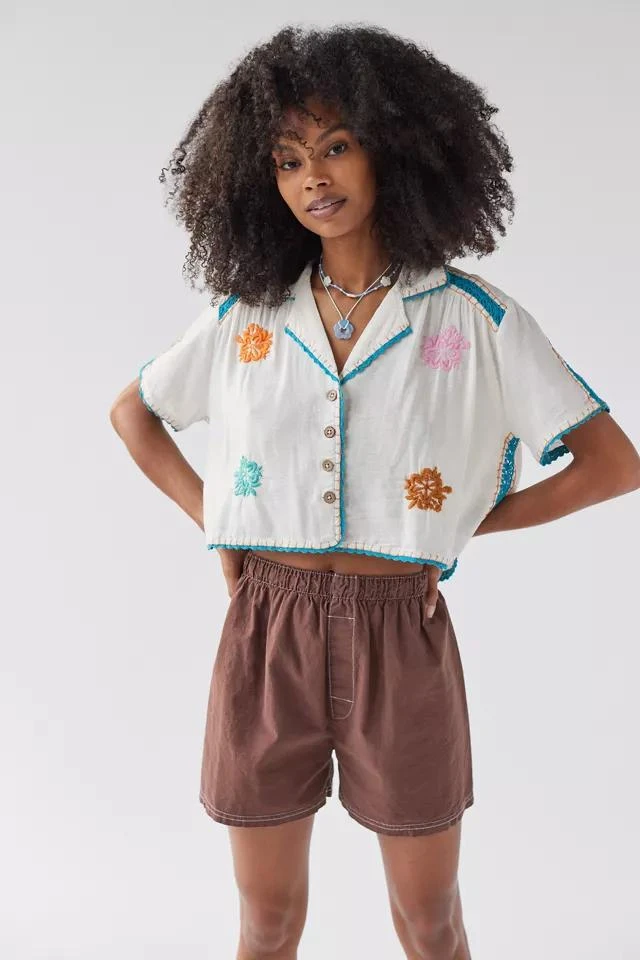 商品Urban Outfitters|UO Rowan Embroidered Souvenir Button-Down Top,价格¥151,第3张图片详细描述