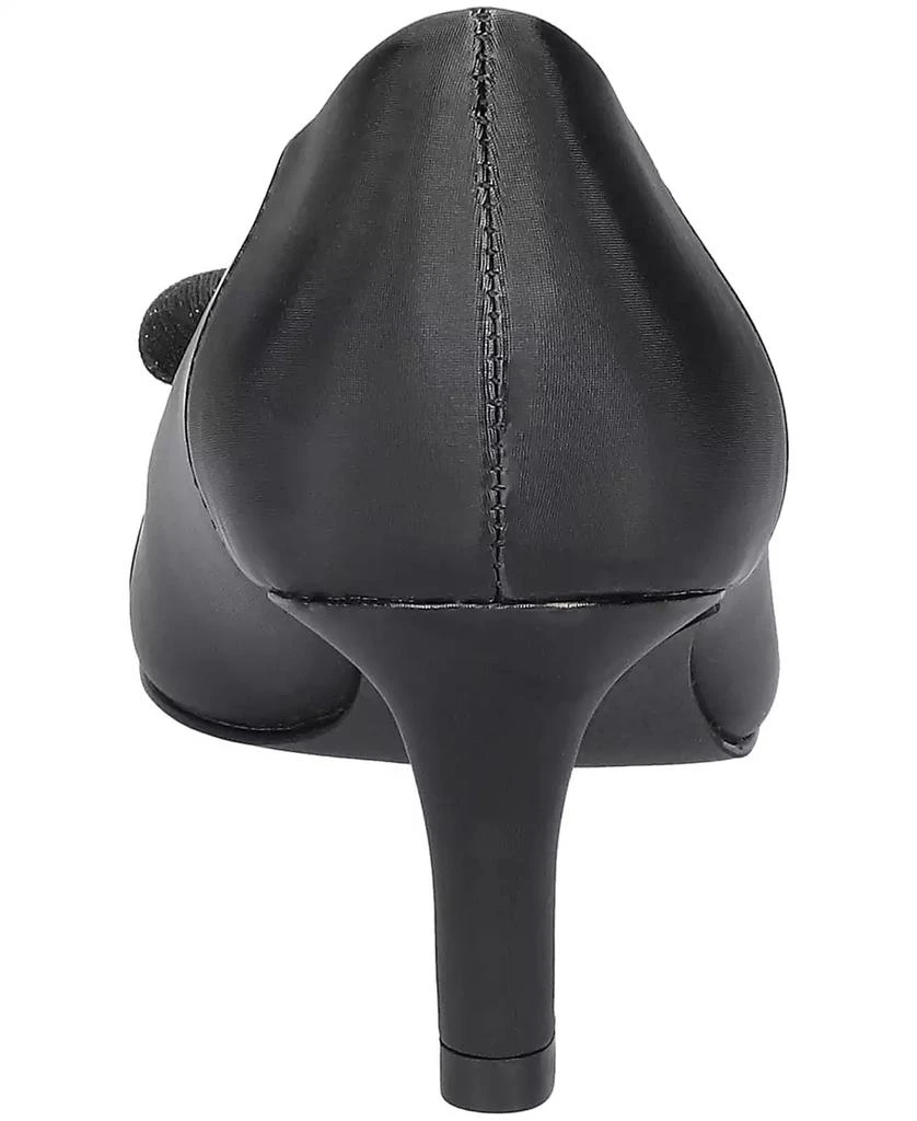 商品Easy Street|Women's Devanna Slip-On Pumps,价格¥321,第3张图片详细描述