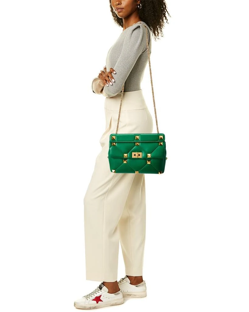 商品Valentino|Valentino Roman Stud Large Leather Shoulder Bag,价格¥17331,第4张图片详细描述