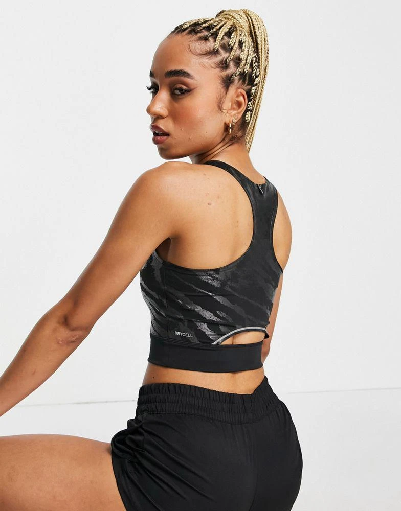 商品Puma|Puma Running high shine crop top in washed black,价格¥138,第2张图片详细描述