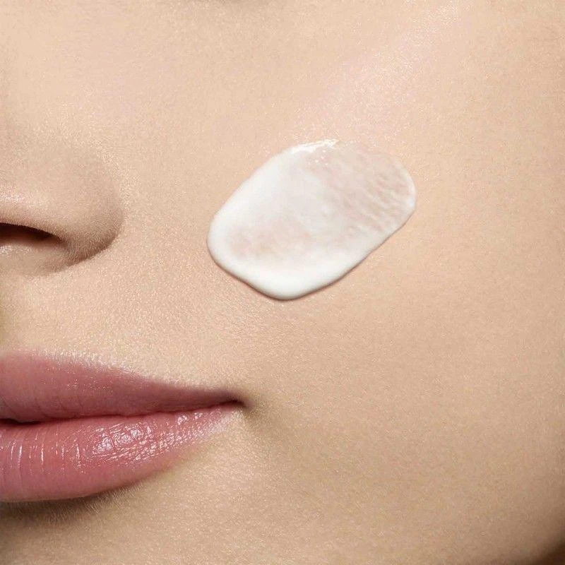 商品Clarins|欧洲直邮Clarins 娇韵诗 2022新品牛奶水透亮焕白淡斑柔肤水 Milky Essence 200ml 美白保湿修饰肤色,价格¥418,第4张图片详细描述