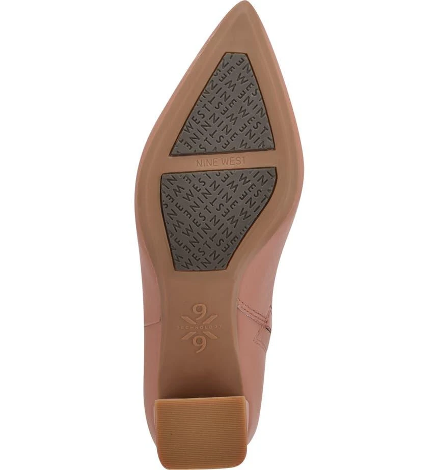 9x9 Cacey Leather Bootie 商品