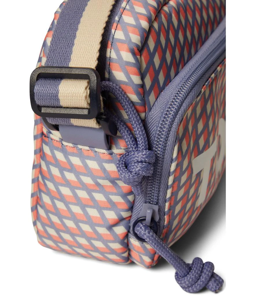 商品Tommy Hilfiger|Cory II Camera Crossbody,价格¥277,第4张图片详细描述