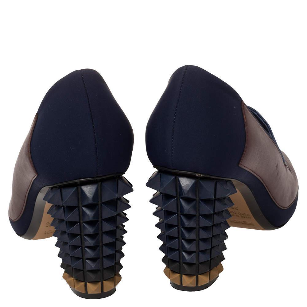 商品[二手商品] Fendi|Fendi Brown/Blue Lizard Embossed Leather and Fabric Polifonia Court Studded Heel Pumps Size 39,价格¥3229,第7张图片详细描述