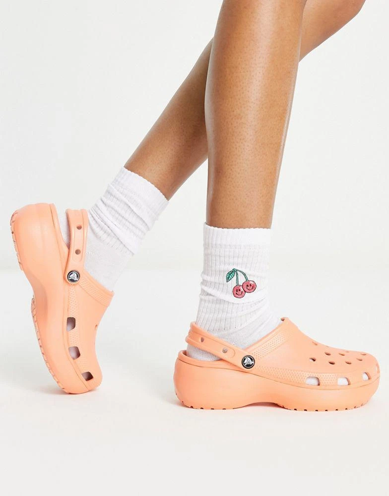 商品Crocs|Crocs classic platform clogs in papaya,价格¥285,第2张图片详细描述