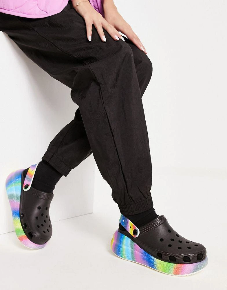 商品Crocs|Crocs classic crush clogs in spray dye,价格¥456,第2张图片详细描述