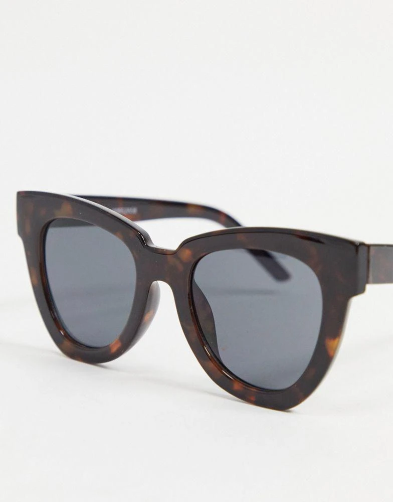商品ASOS|ASOS DESIGN chunky flare cat eye sunglasses in dark crystal tort,价格¥134,第1张图片