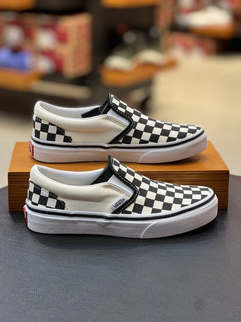 商品Vans|【韩国直邮|包邮包税】万斯[VAN SKIDS] Classic Slip-OnChCheckerboard 儿童共用鞋B黑色/白色 (VN000ZBUEO1),价格¥395,第1张图片