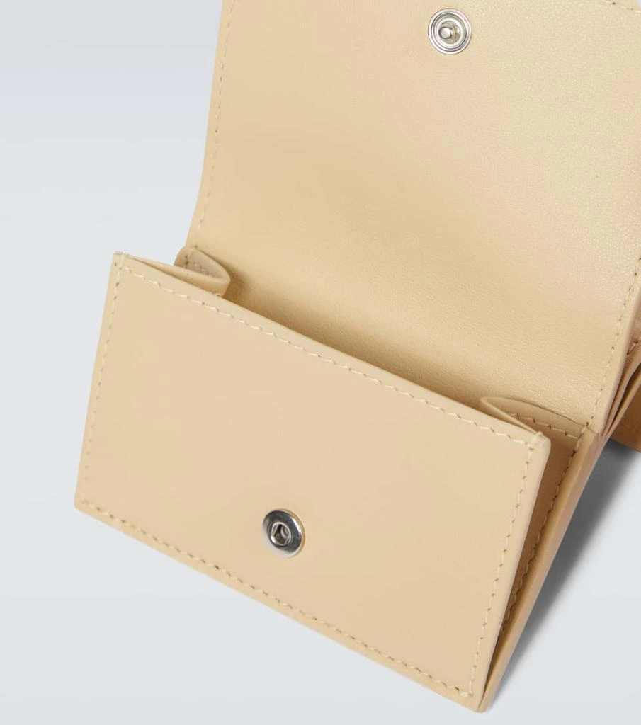 商品Bottega Veneta|Tiny Tri-Fold Intrecciato编织皮革三折钱包,价格¥5008,第5张图片详细描述
