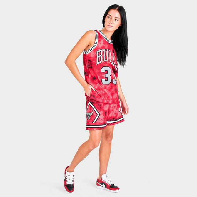 Women's Mitchell & Ness Chicago Bulls NBA Galaxy Hardwood Classics Basketball Shorts商品第2张图片规格展示