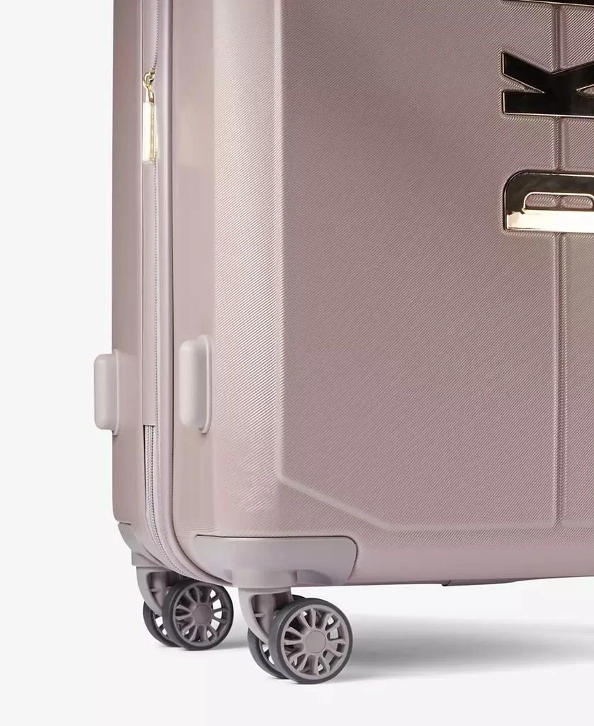 CLOSEOUT! Nyc 20" Upright Carry-on 商品