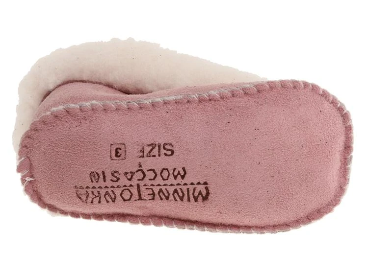 商品Minnetonka|Genuine Sheepskin Bootie (Infant/Toddler),价格¥261,第3张图片详细描述